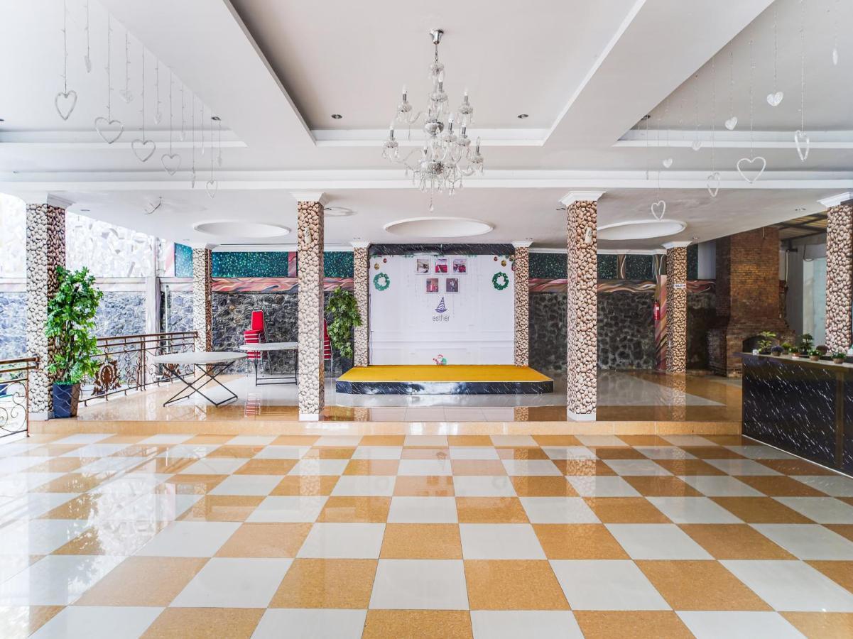 Capital O 540 Esther Hotel Balige Luaran gambar