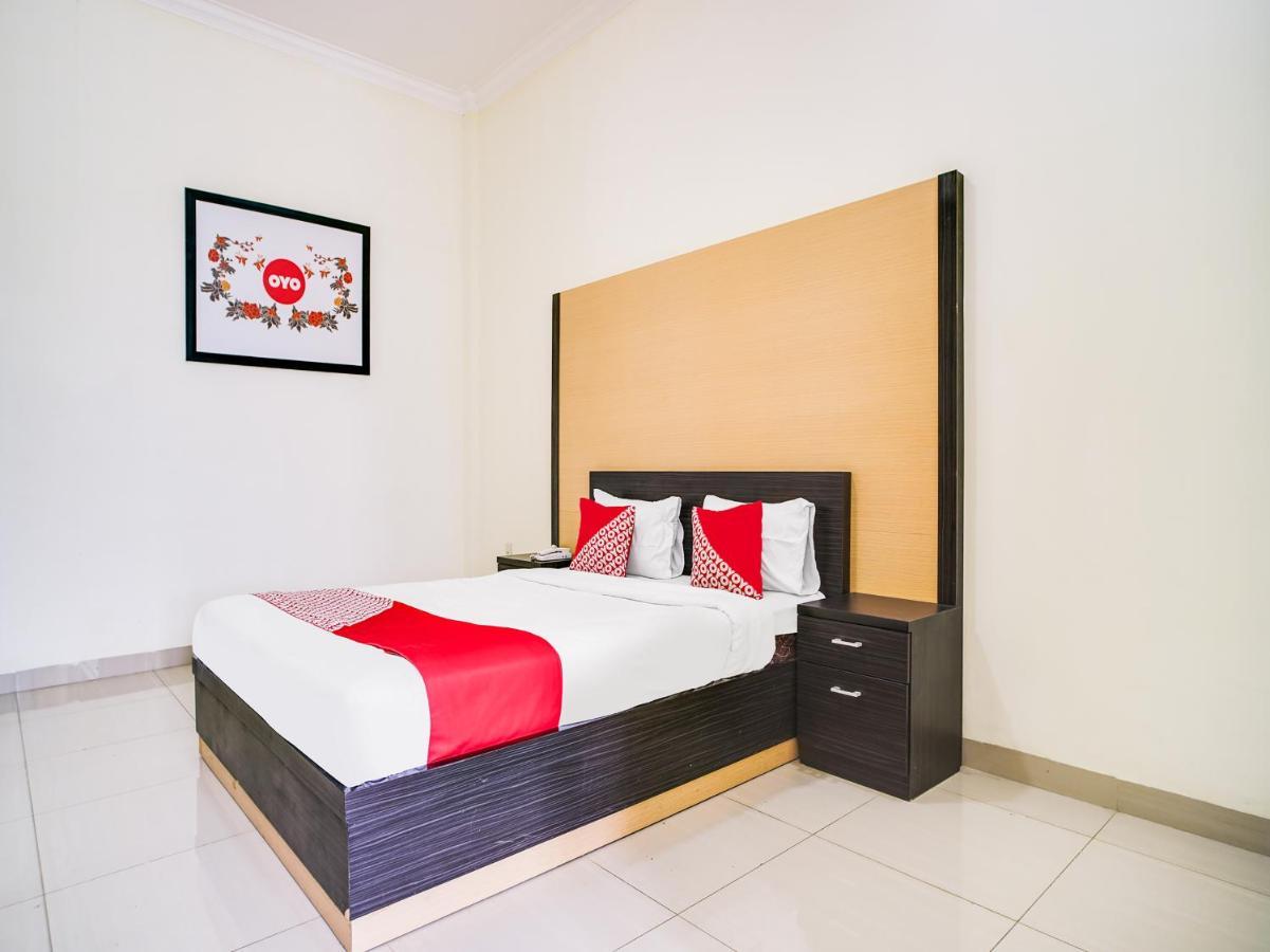 Capital O 540 Esther Hotel Balige Luaran gambar