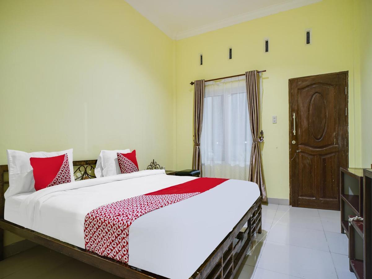 Capital O 540 Esther Hotel Balige Luaran gambar