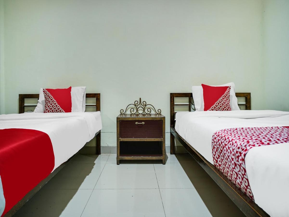 Capital O 540 Esther Hotel Balige Luaran gambar
