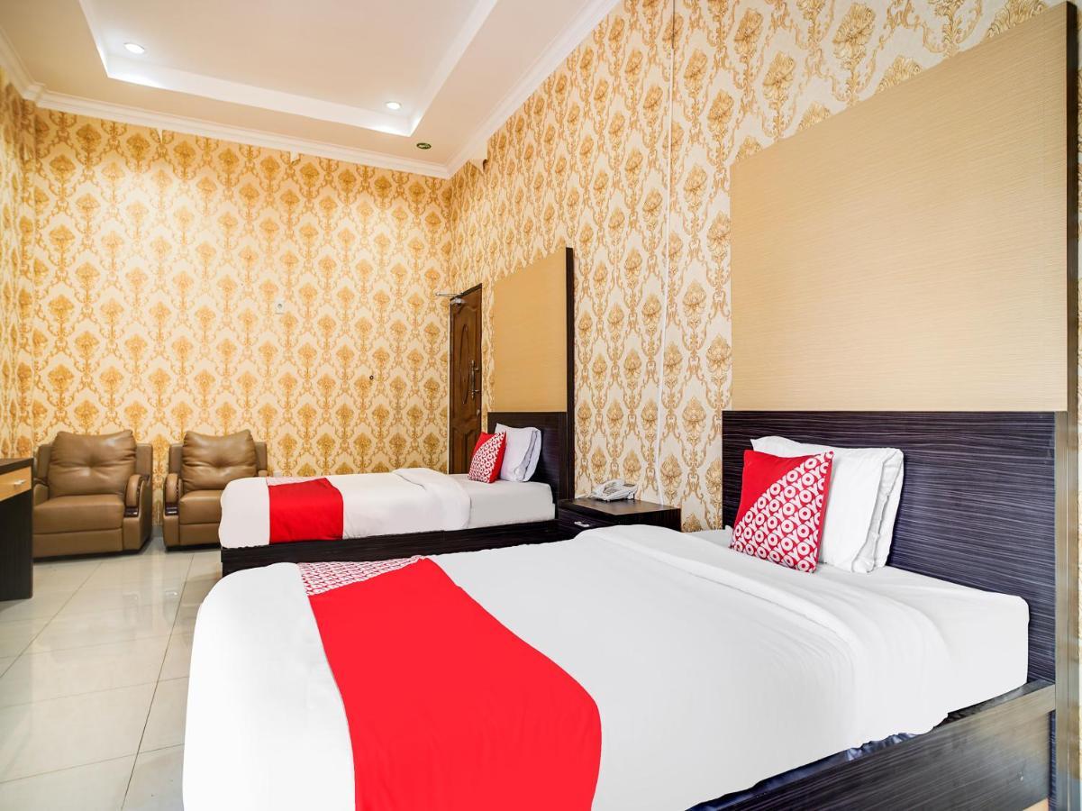 Capital O 540 Esther Hotel Balige Luaran gambar