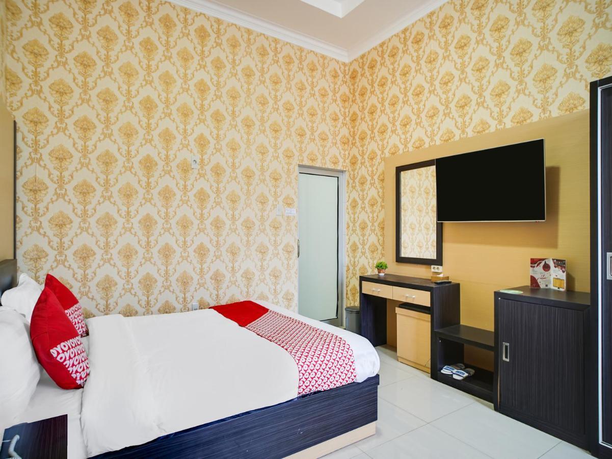 Capital O 540 Esther Hotel Balige Luaran gambar