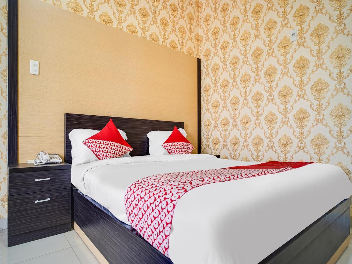 Capital O 540 Esther Hotel Balige Luaran gambar