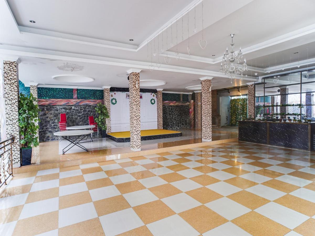 Capital O 540 Esther Hotel Balige Luaran gambar