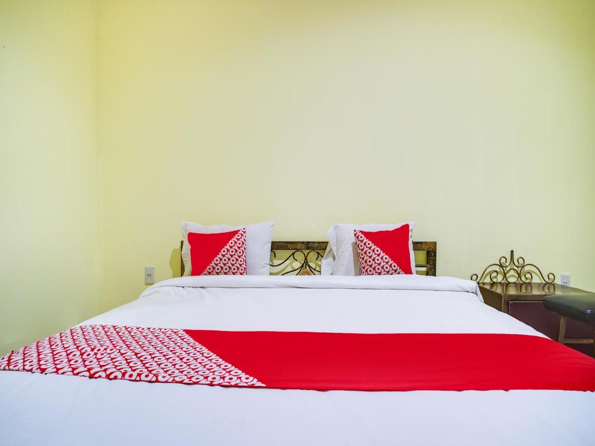 Capital O 540 Esther Hotel Balige Luaran gambar