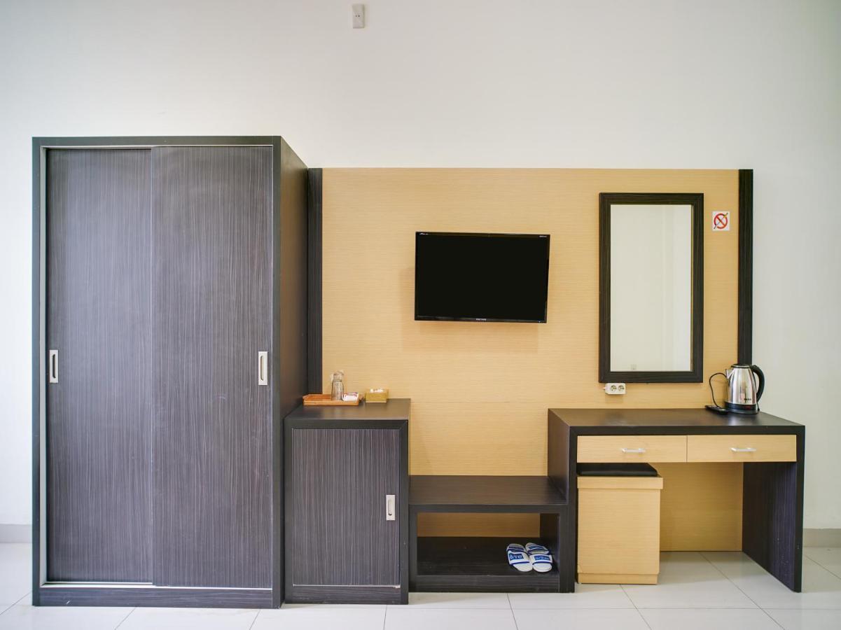 Capital O 540 Esther Hotel Balige Luaran gambar