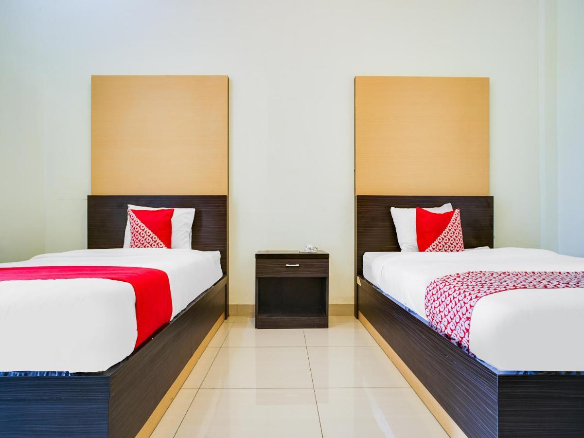 Capital O 540 Esther Hotel Balige Luaran gambar