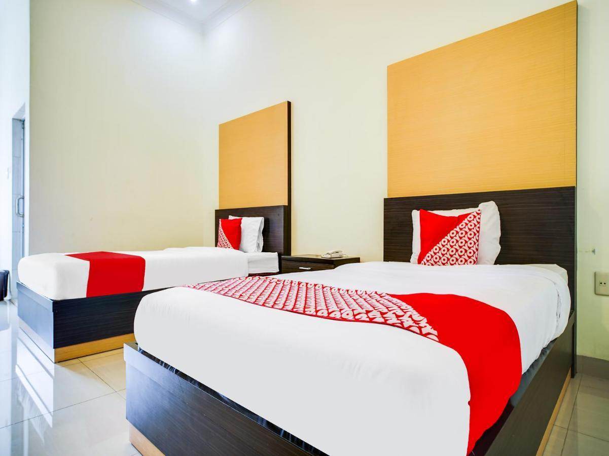 Capital O 540 Esther Hotel Balige Luaran gambar