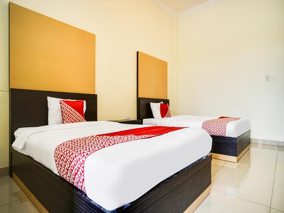 Capital O 540 Esther Hotel Balige Luaran gambar