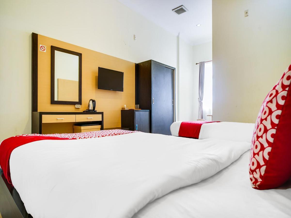 Capital O 540 Esther Hotel Balige Luaran gambar