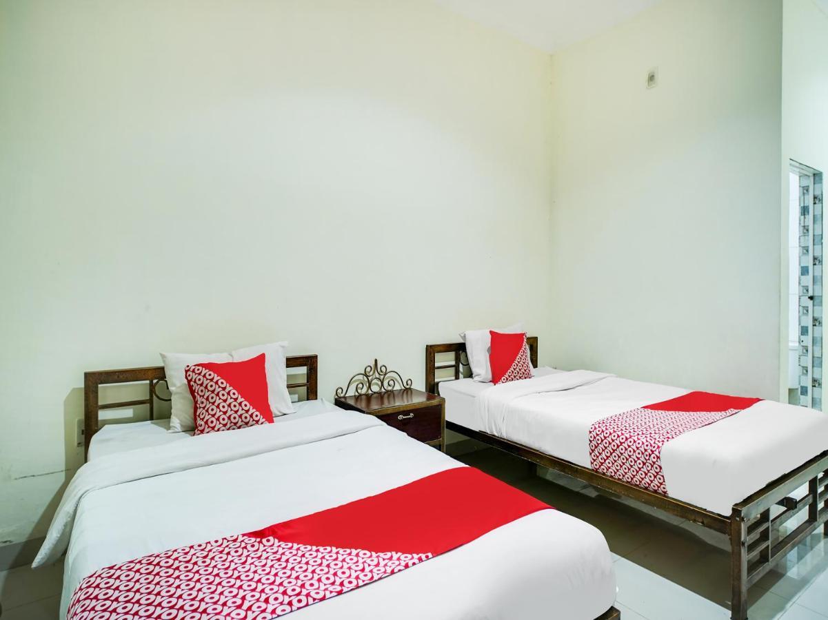 Capital O 540 Esther Hotel Balige Luaran gambar