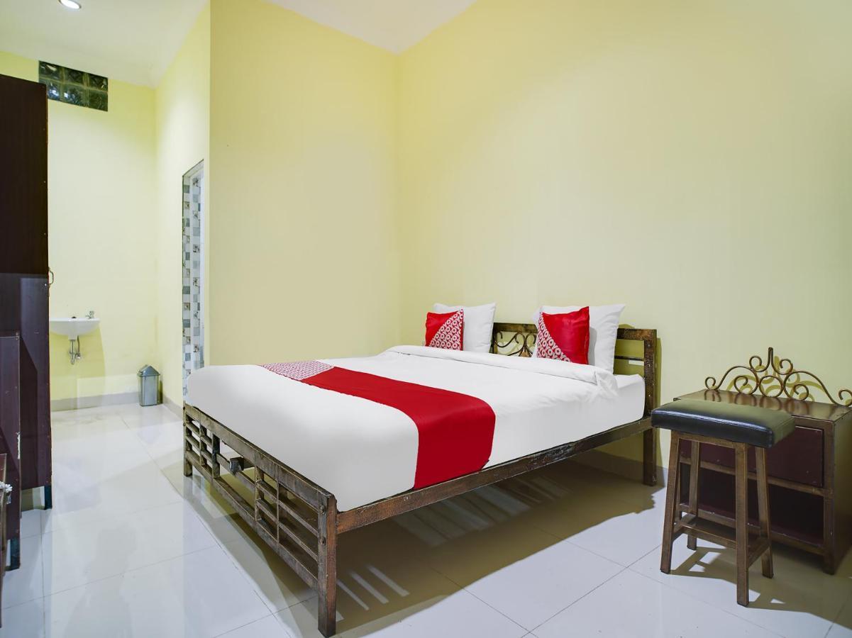 Capital O 540 Esther Hotel Balige Luaran gambar