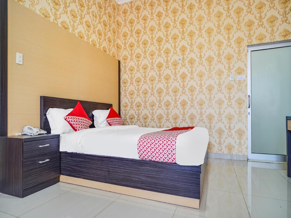 Capital O 540 Esther Hotel Balige Luaran gambar
