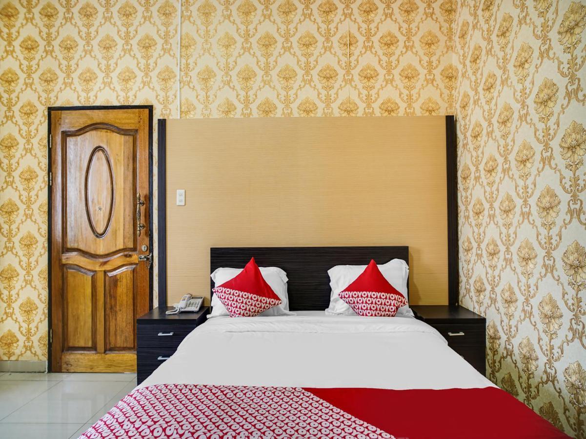 Capital O 540 Esther Hotel Balige Luaran gambar