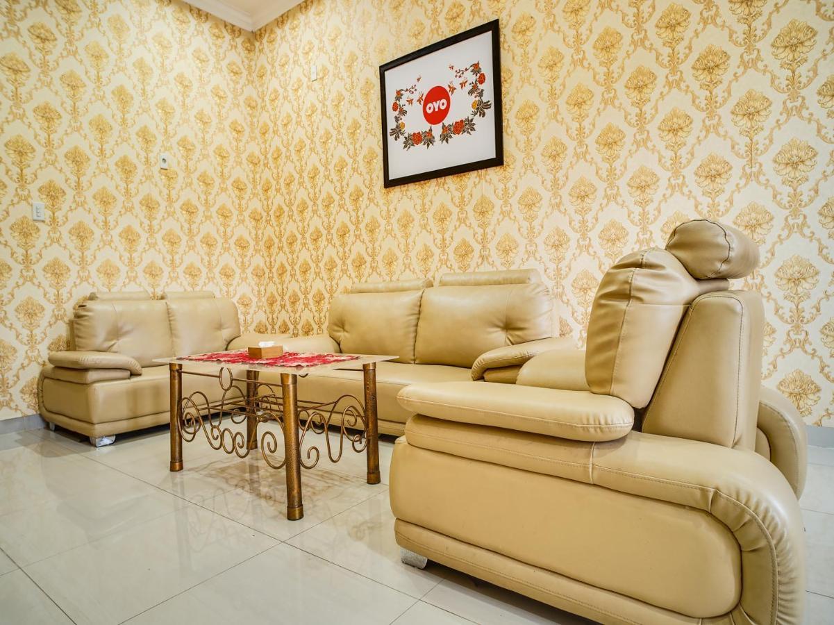 Capital O 540 Esther Hotel Balige Luaran gambar