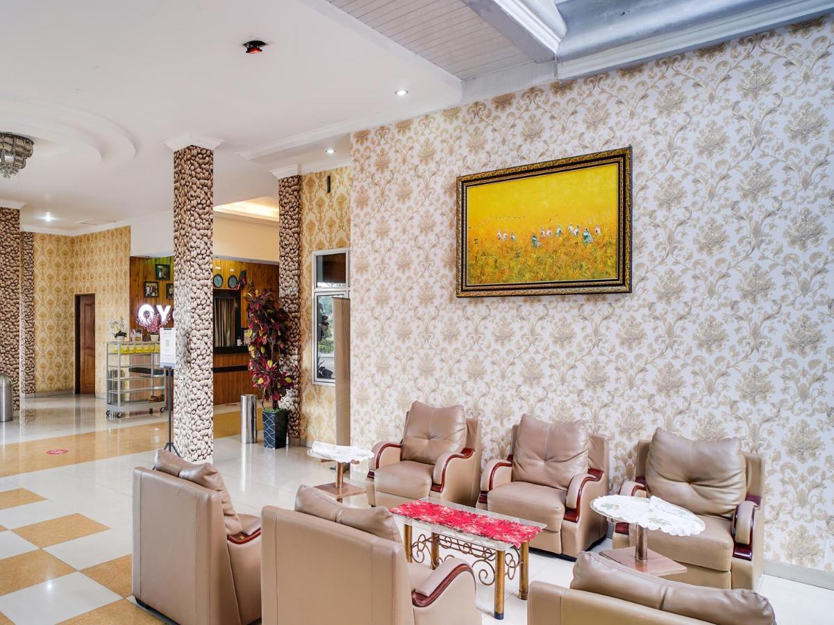 Capital O 540 Esther Hotel Balige Luaran gambar