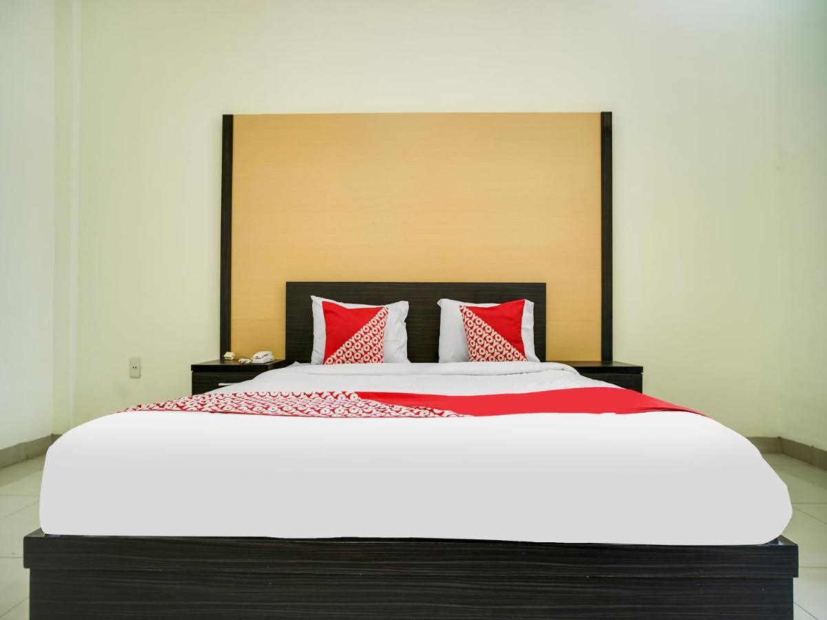 Capital O 540 Esther Hotel Balige Luaran gambar